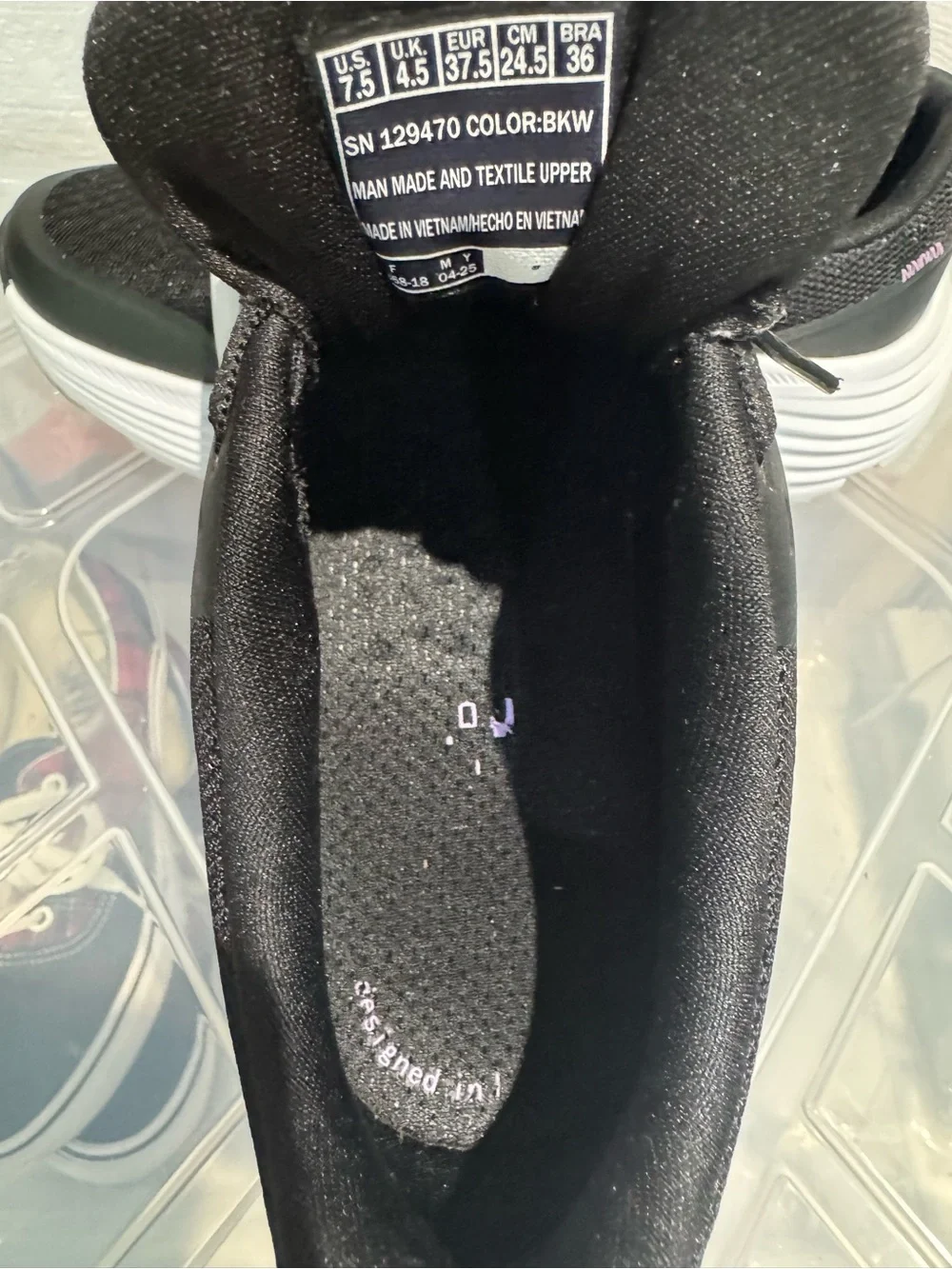 Skechers Max Cushion Sneakers Women’s 7.5 Black White Walking Running Shoes 1294